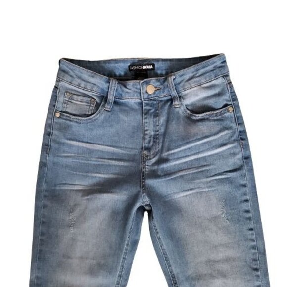 Fashion NOVA Women's Light Blue Wash Skinny Denim Jeans Size 7 - Picture 5 of 10